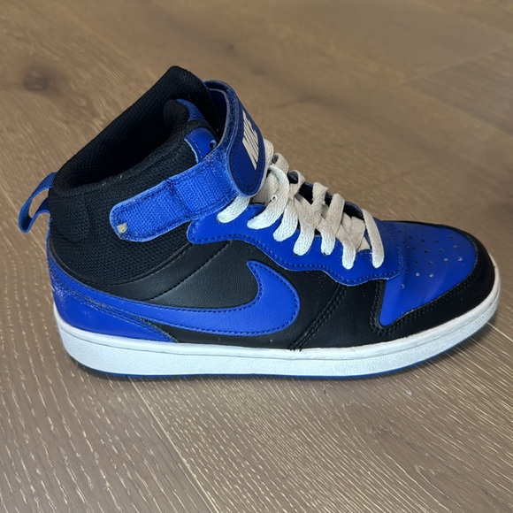 Nike ‘Court Borough Mid 2’ Sneakers size 4.5 - Picture 2 of 9